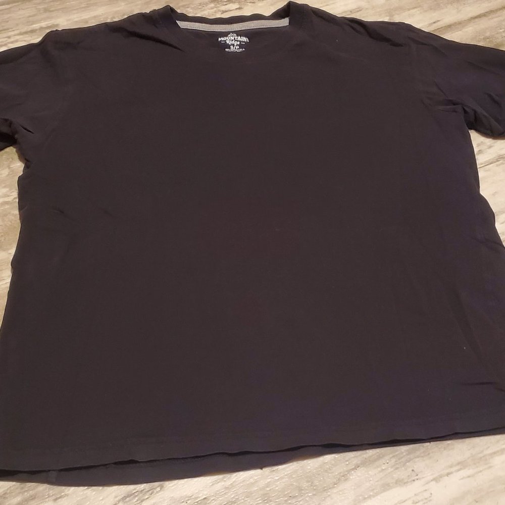 Free Mountain Ridge small black tee